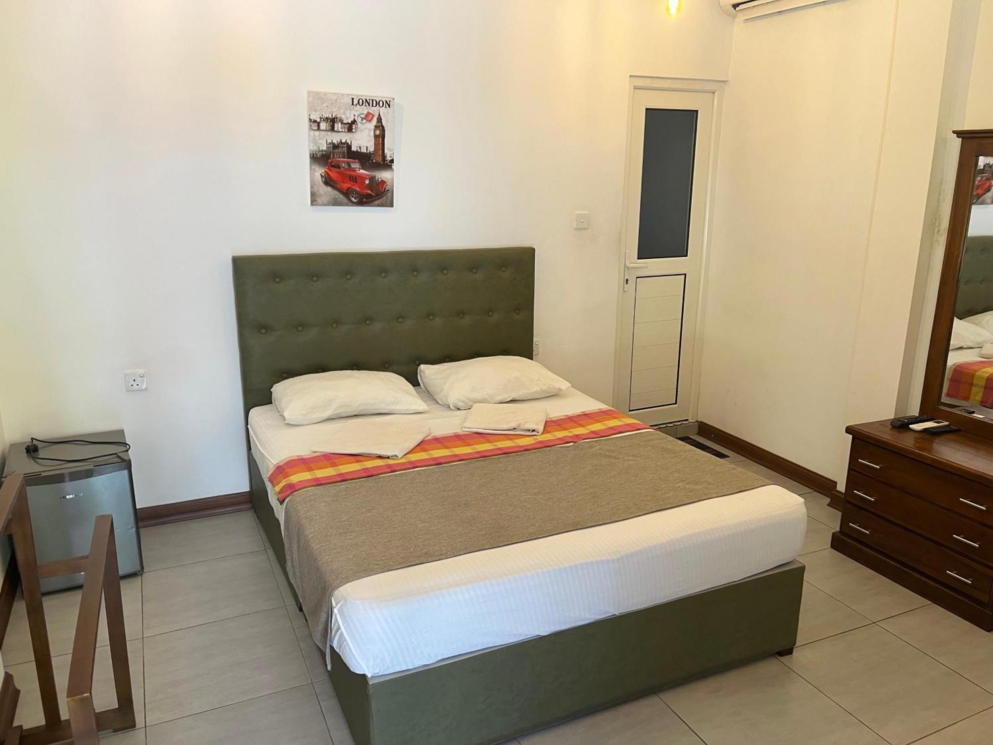 Royal Crown Residency Hotel Talawatugoda Luaran gambar