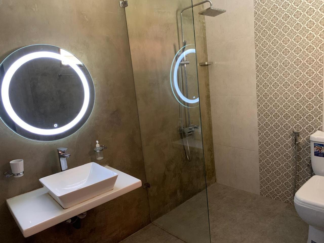 Royal Crown Residency Hotel Talawatugoda Luaran gambar
